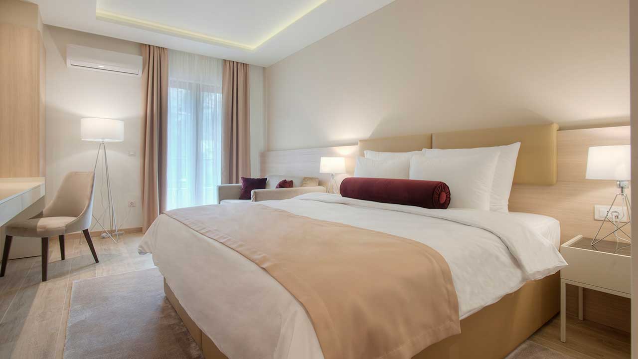 SUPERIOR DOUBLE OR TWIN ROOM